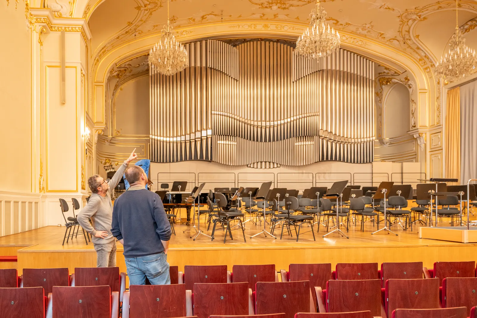 Measurement set-up with a microphone in the concert hall of the Filharmónia Bratislava.
