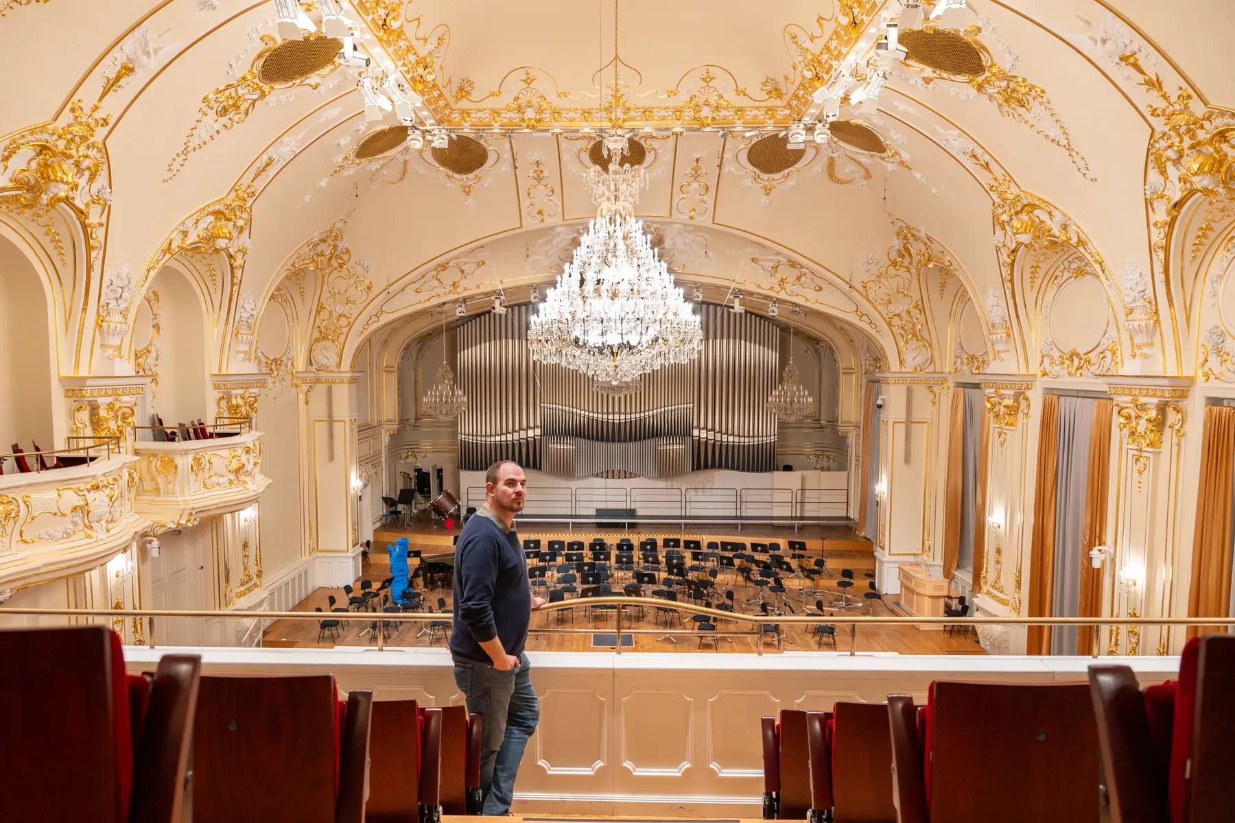 Roman Sereinig in the concert hall of the Filharmónia Bratislava.